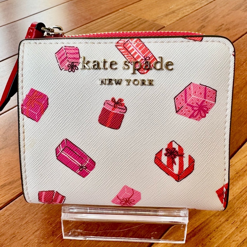 Kate Spade Saffiano Leather White Wallet with Pink/Red Gift Design with Box - Picture 5 of 14